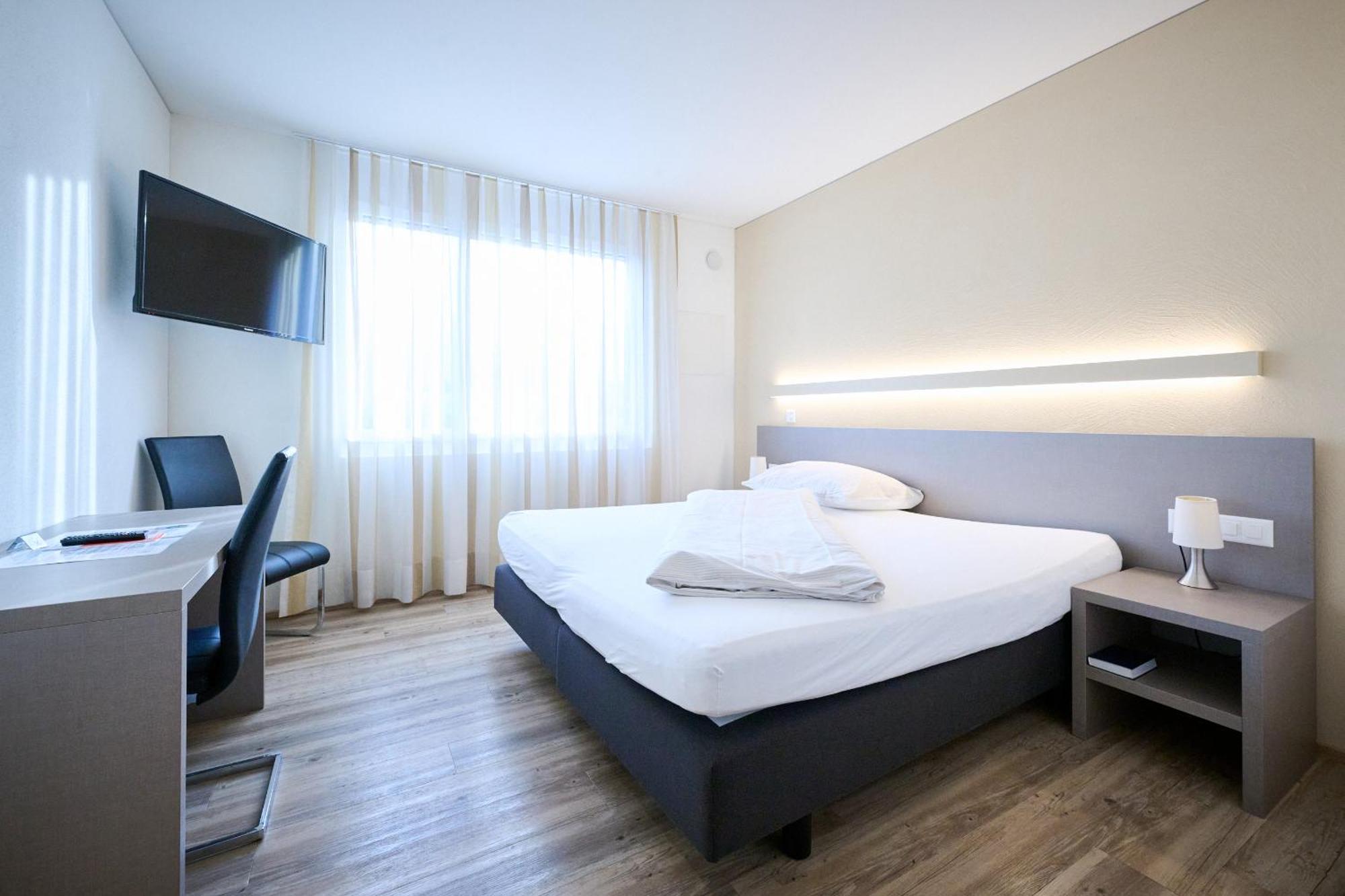 Hotel am Kreisel: Self-Service Check-In Hotel Lachen Exterior foto