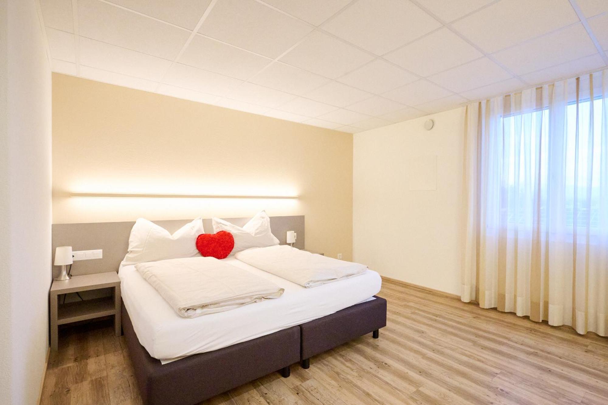 Hotel am Kreisel: Self-Service Check-In Hotel Lachen Exterior foto